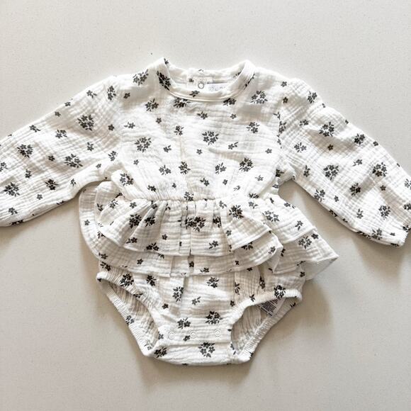 RZ by Rachel Zoe Linen Bubble Rompers (Set of 2) - NWOT - Picture 3 of 8